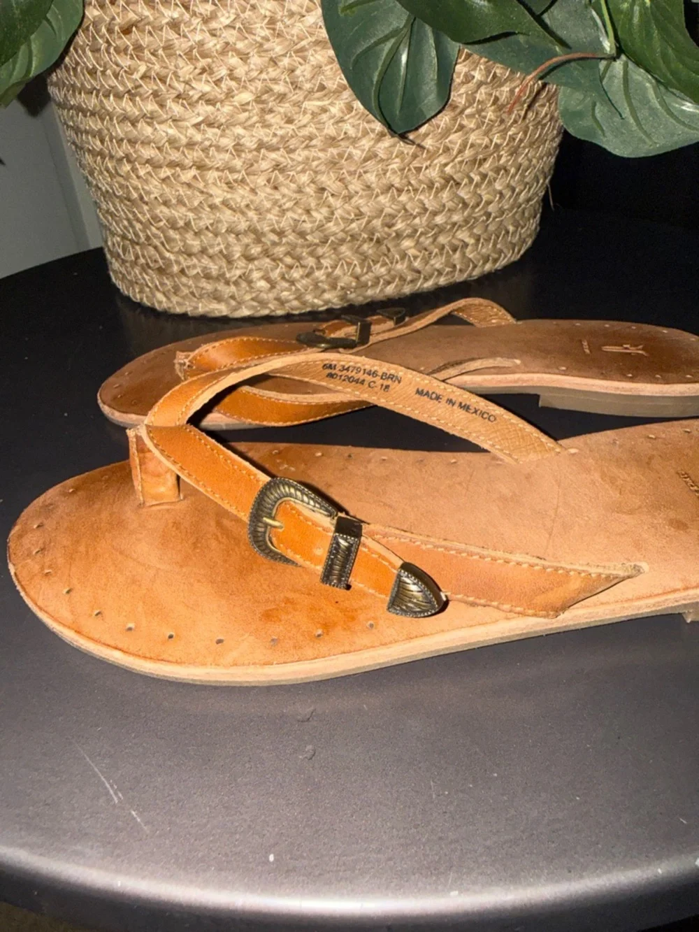 Frye Leather Buckle Thong Sandals in Tan Size 6 Made in Mexico - Picture 8 of 11